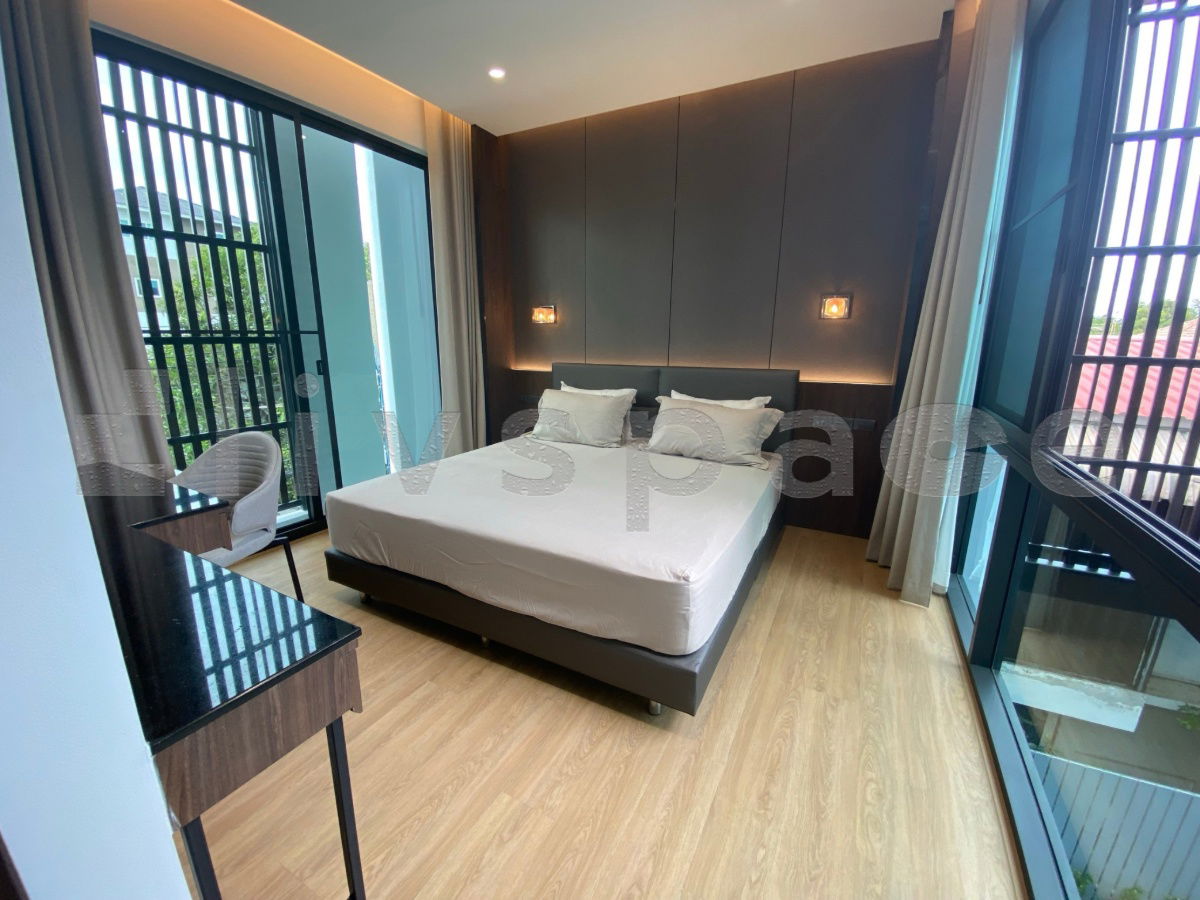 picture ▚ LA131ツ For Rent – 3-Storey Single House, Sukhumvit 71 –  4 Bedrooms Special Price ⭐ - 8/9