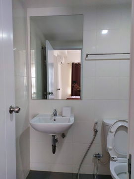 For sale, 1.3 million baht, buyer pays all transfer costs, 8th floor room, view, swimming pool