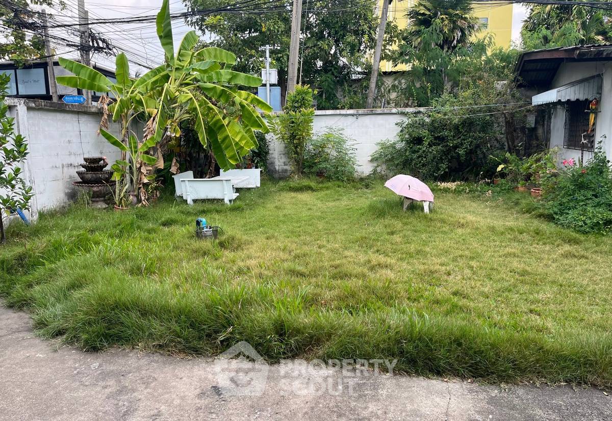picture Spacious Land and Studio House near MRT Sutthisan (ID 1405930) - 2/3
