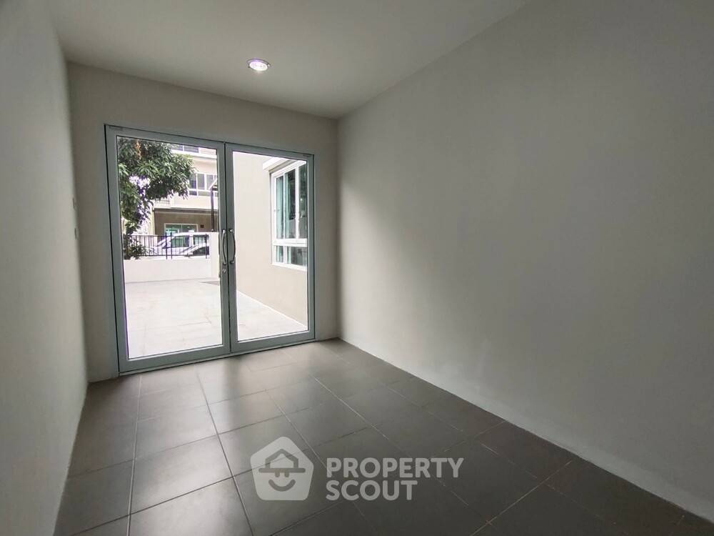 picture 3-BR Townhouse at Vision Smart Life in Bang Rak Yai (ID 2150485) - 7/10