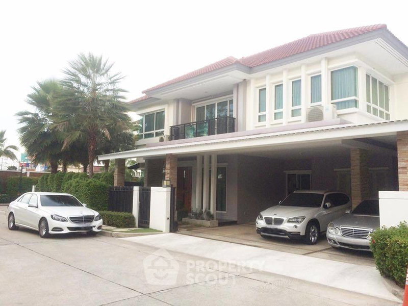 Houses for sale : 5-BR House For Sale At Grand Bangkok Boulevard Ramintra–Serithai (ID 2150183)