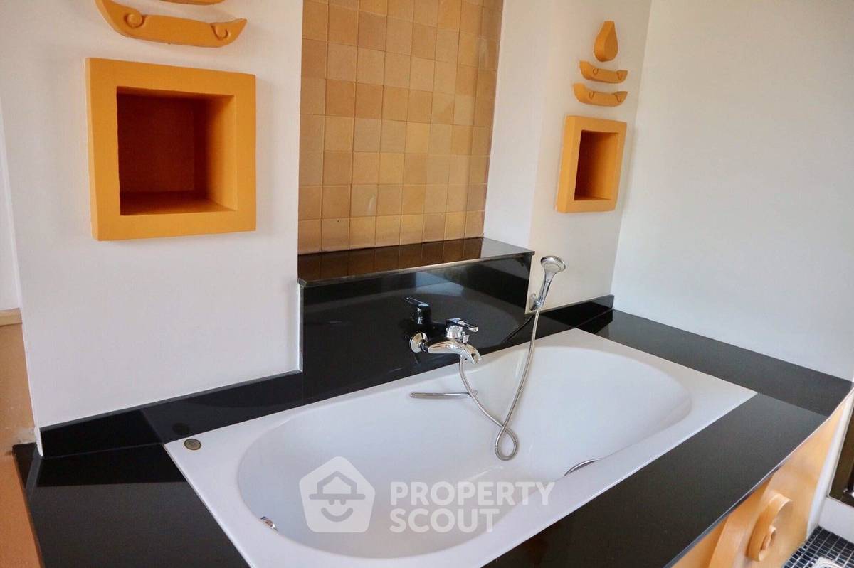 picture 5-BR House at Phutara close to East Pattaya (ID 2145554) - 10/14