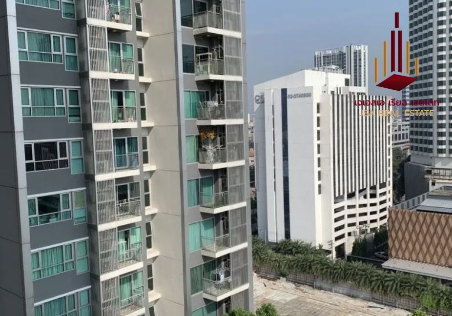 picture ✨ For Sale: Life Ratchadapisek Condo ✨  💰 Only 3,750,000 THB - 1/2