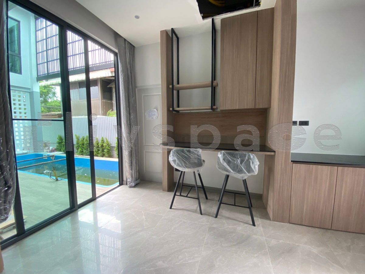 picture ▚ LA131ツ For Rent – 3-Storey Single House, Sukhumvit 71 –  4 Bedrooms Special Price ⭐ - 6/9