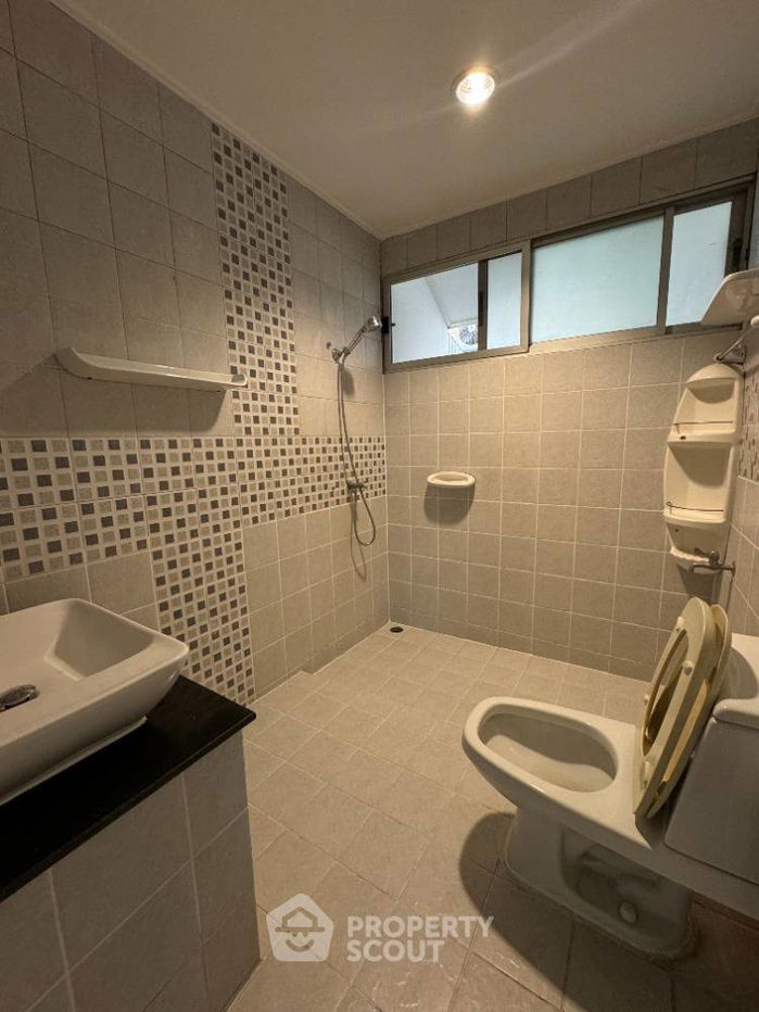 picture 5-BR House at Sammakorn Ramkhamhaeng in Saphan Sung (ID 1718264) - 8/17