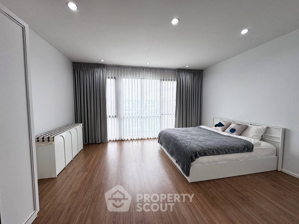 picture 3-BR Townhouse at Baan Klang Muang Rama 9-Krungthep Kreetha close to Suvarnabhumi Airport (ID 2285501) - 12/38