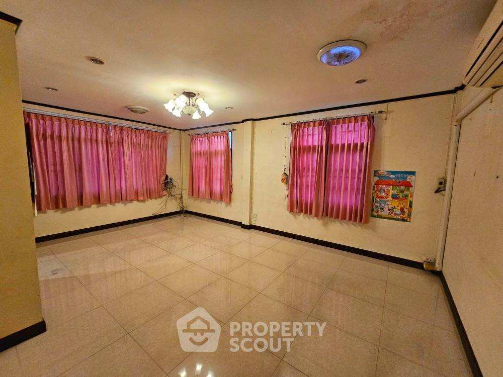 picture 4-BR House near BTS Samrong (ID 1434427) - 4/11