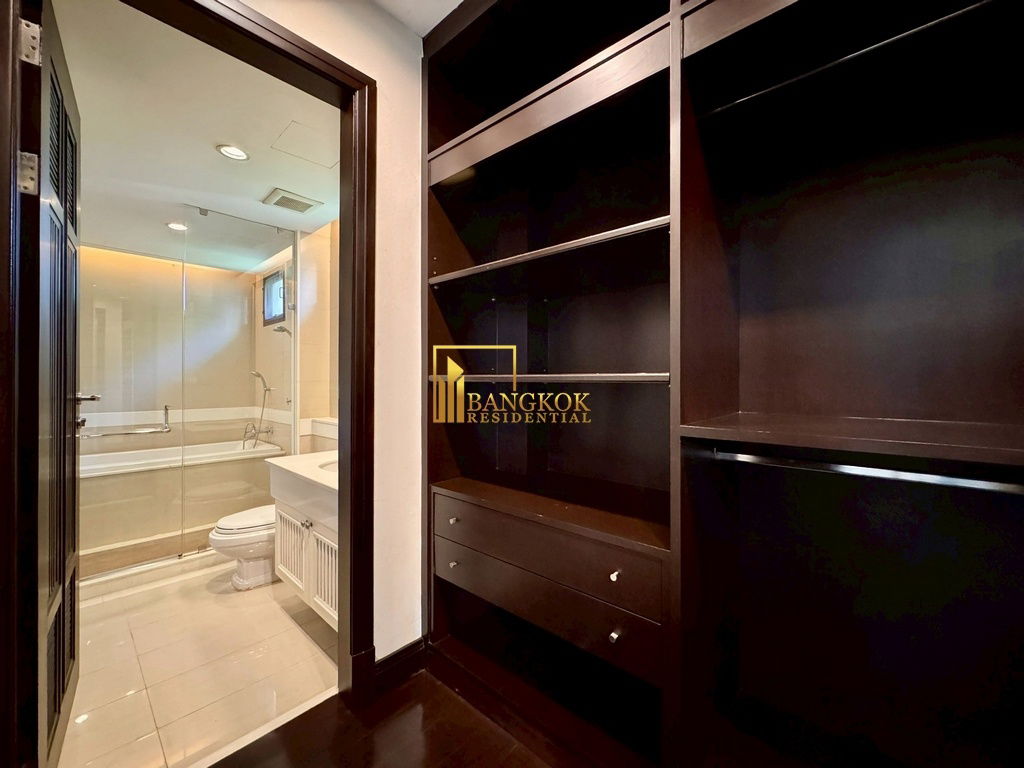 รูป Baan Sukhumvit 18 - Stunning 4 Bed House With Private Pool - BR28270SH - รูปที่ 38/53