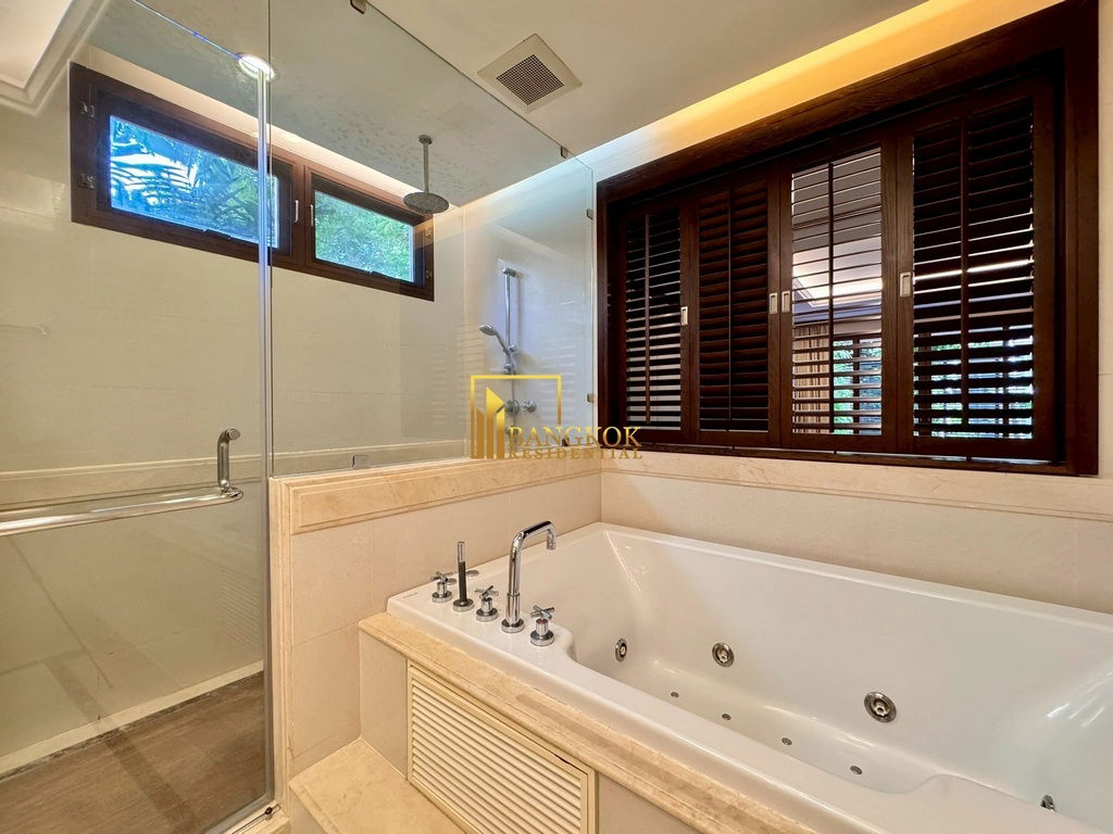 รูป Baan Sukhumvit 18 - Stunning 4 Bed House With Private Pool - BR28270SH - รูปที่ 31/53