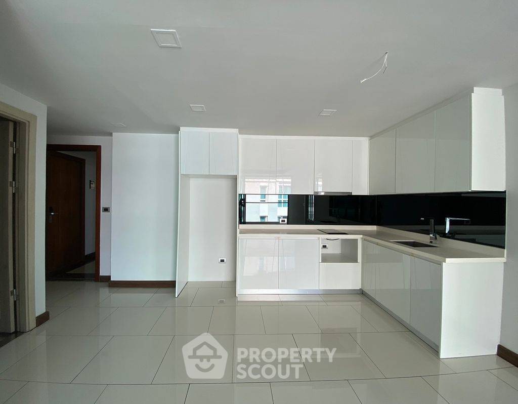 picture 2-BR Condo at The Peak Towers close to Phratamnak (ID 1510236) - 1/13