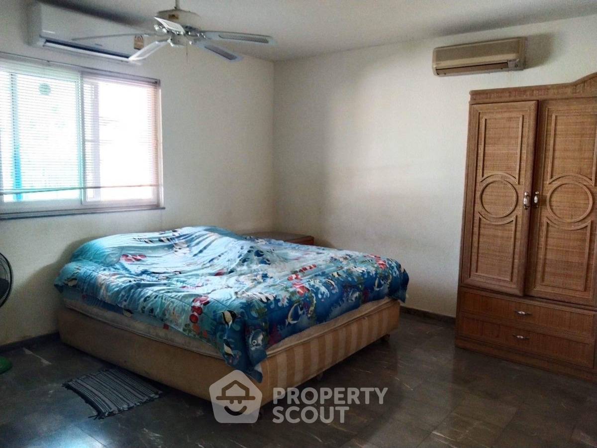 picture 3-BR House close to Pattaya (ID 1540368) - 6/12