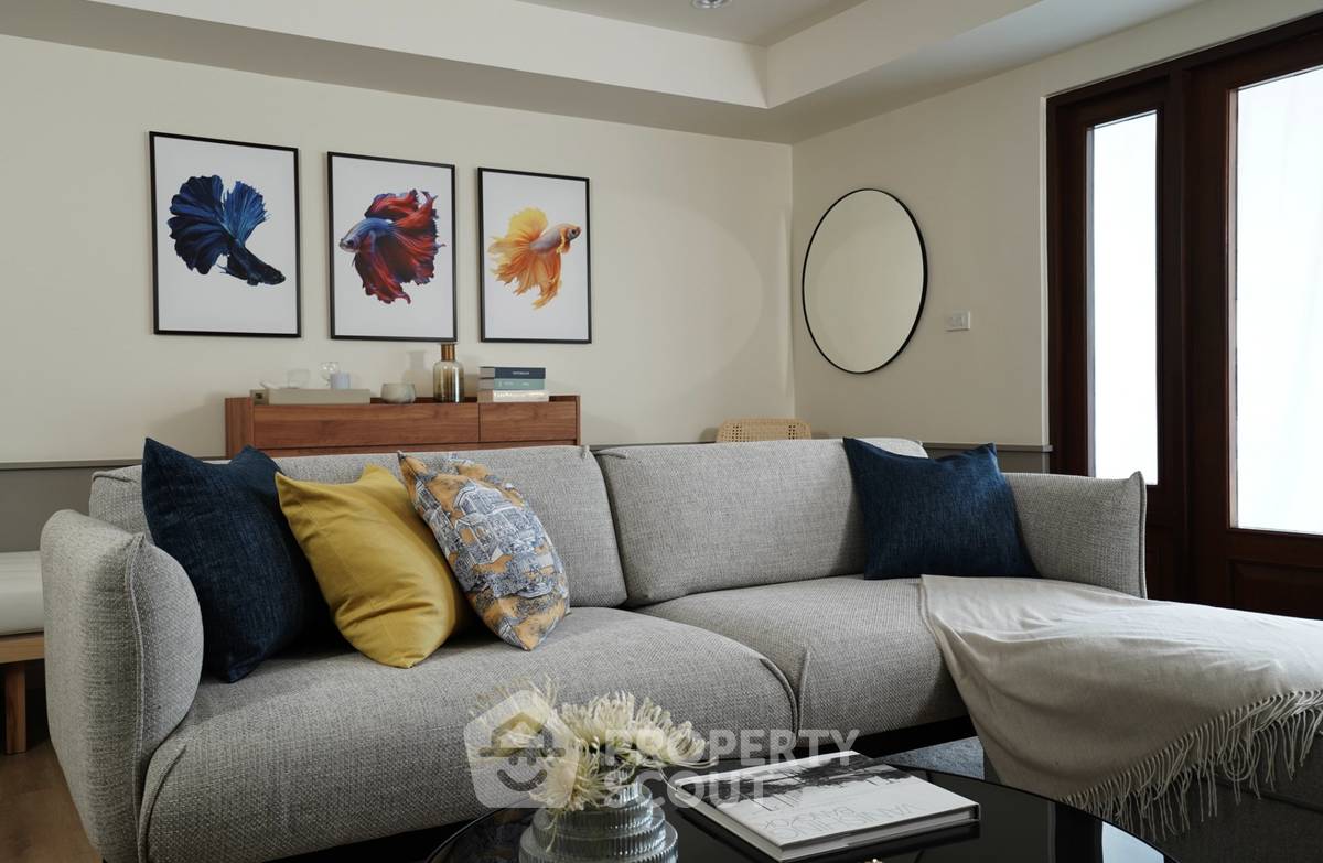 picture 2-BR Condo at The Old Siam Residence near MRT Sam Yot (ID 2039158) - 3/9