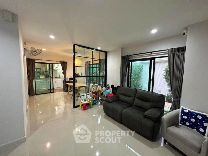 Townhouses for sale : 4-BR Townhouse at Verve Petchkasem 81 in Nong Khang Phlu (ID 2150518)