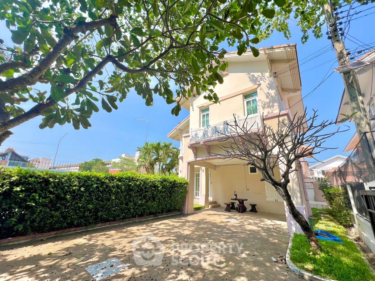 picture 3-BR House close to Pattaya (ID 1540432) - 2/16