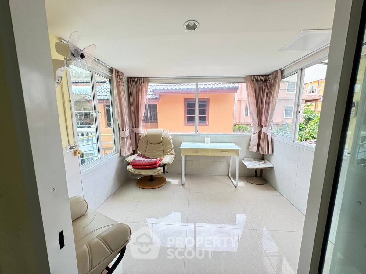 picture 3-BR House close to Pattaya South (ID 2032898) - 10/17