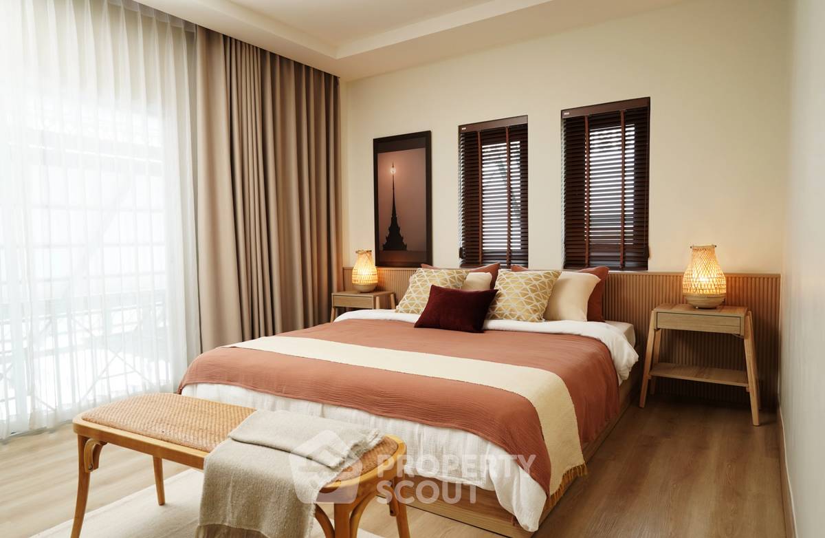 picture 2-BR Condo at The Old Siam Residence near MRT Sam Yot (ID 2039158) - 4/9