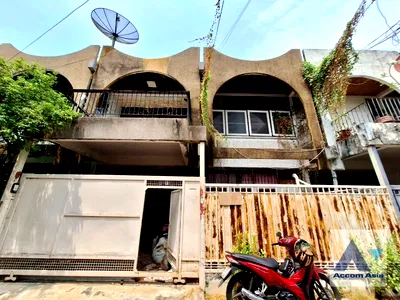 Houses for sale BTS Thong Lo (Thong Lor) : 🔼🔽 AccomA 📩  3 BR House in Khlong Ton Nuea (AA38658)