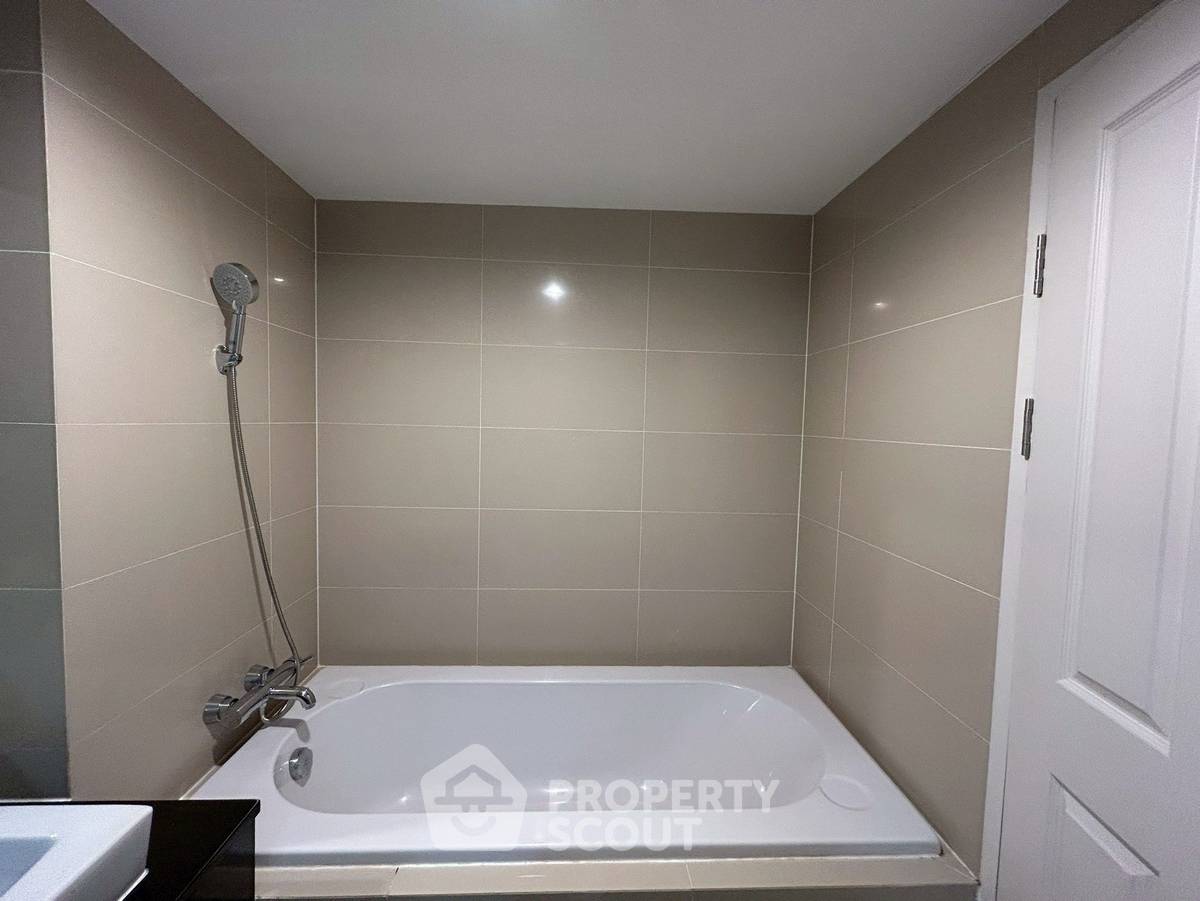 picture 3-BR Condo at Belle Grand Rama 9 near MRT Phra Ram 9 (ID 2289554) - 27/27