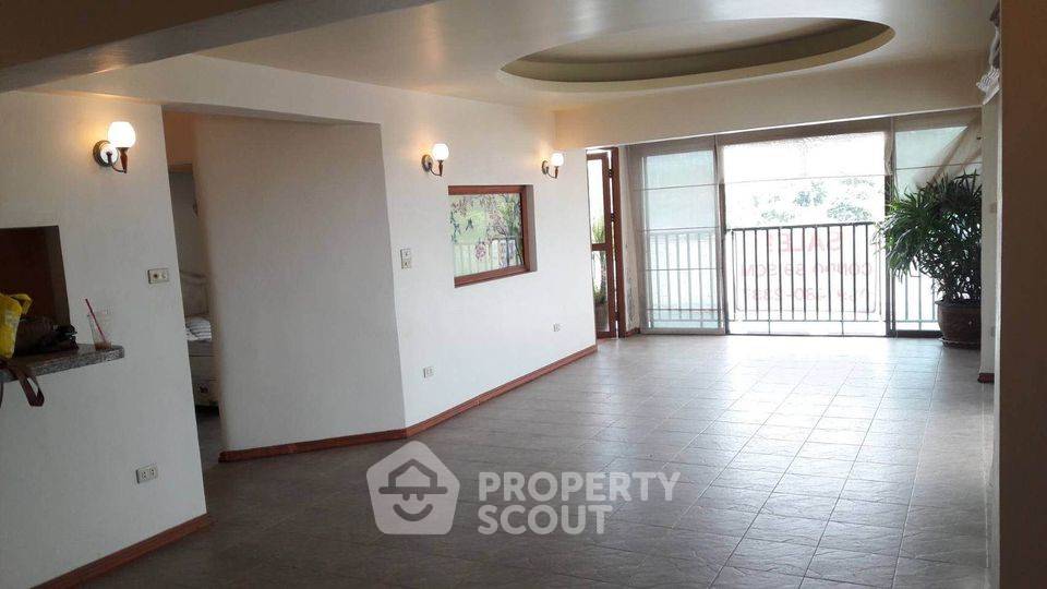 picture 1-BR Condo at Sombat Pattaya Condotel close to Phratamnak (ID 1013833) - 3/10