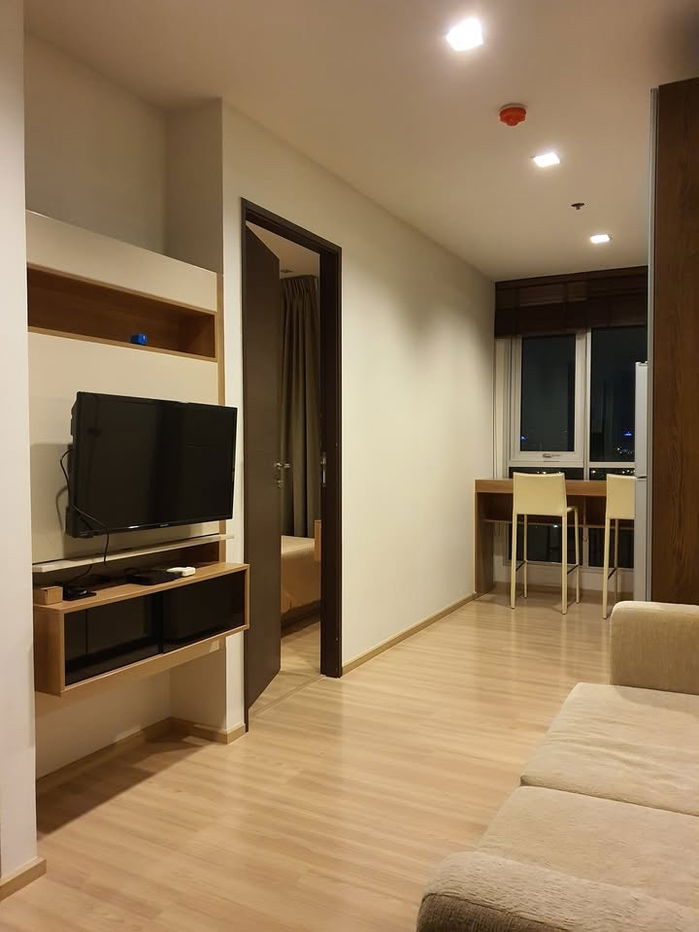picture For Rent “  Rhythm Sathorn “Fully furniture and ready to move in >>contact us  Line@assetrootz  - 6/9