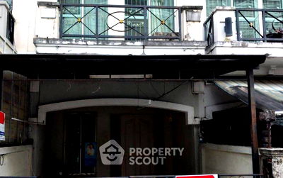 Townhouses for sale Bangkok-Chon Buri Motorway : 3-BR Townhouse at Baan Klang Muang The Paris Rama 9-Ramkamhaeng in Hua Mak (ID 1996233)
