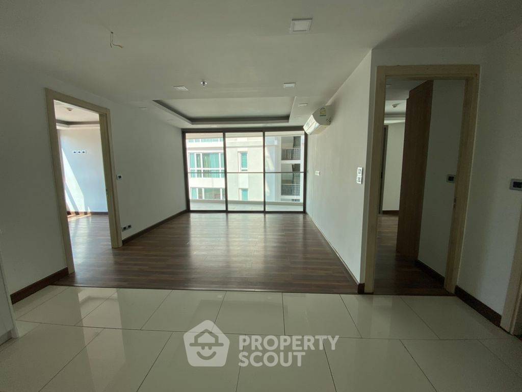 picture 2-BR Condo at The Peak Towers close to Phratamnak (ID 1510236) - 9/13