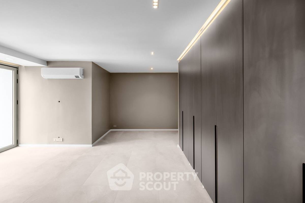 picture BRAND NEW PENTHOUSE WITH CITY AND RIVER VIEWS BEHIND EMQUARTIER IN PHROM PHONG (ID 1491574) - 18/40