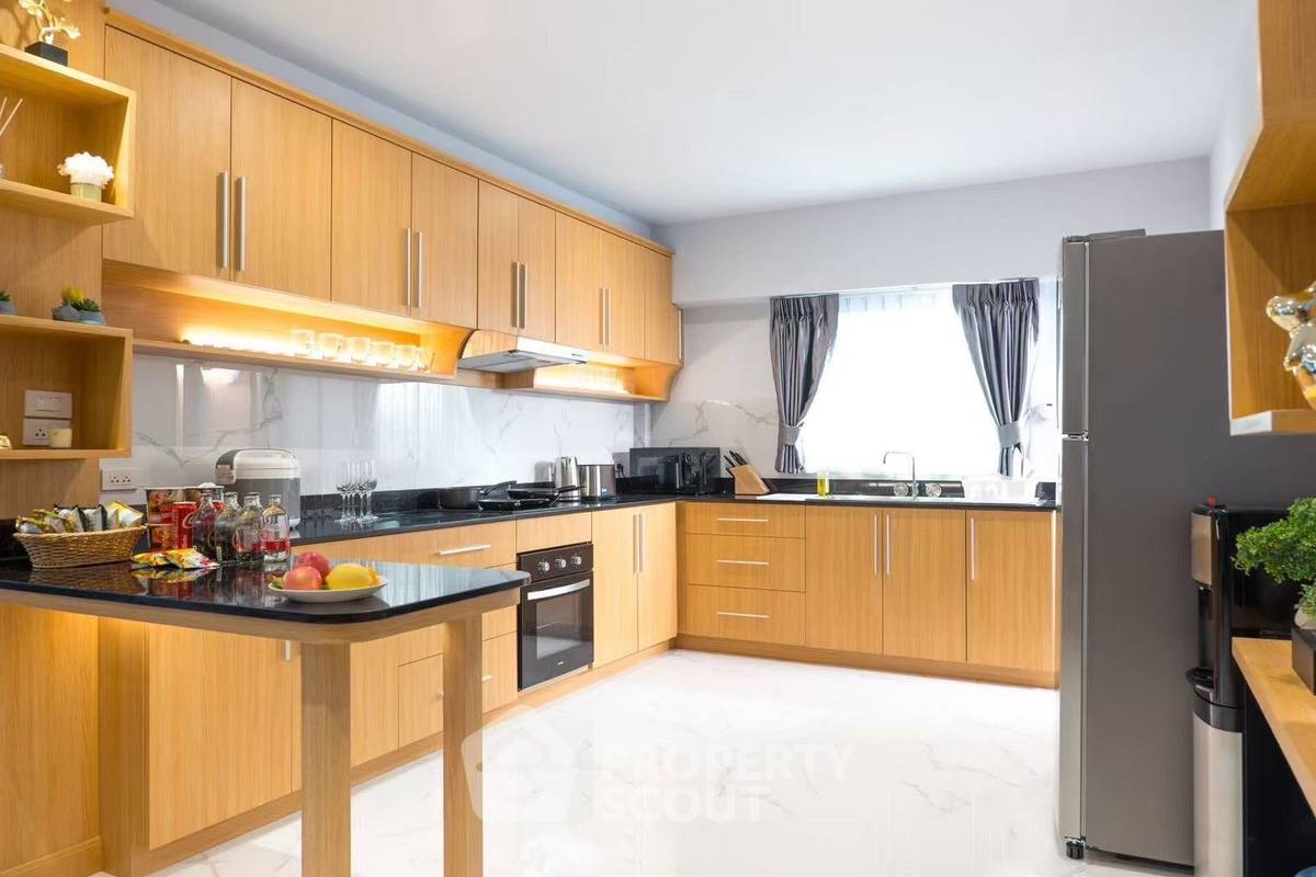 picture 4-BR Villa close to Pattaya South (ID 2106213) - 5/11