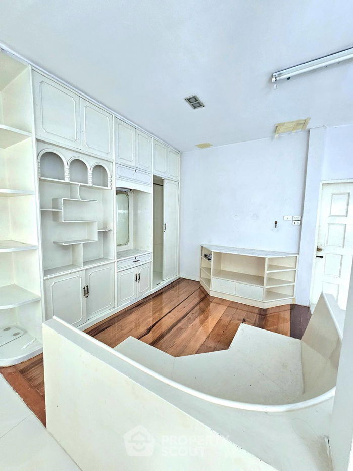picture 3-BR House in Wang Thonglang (ID 1744350) - 12/15