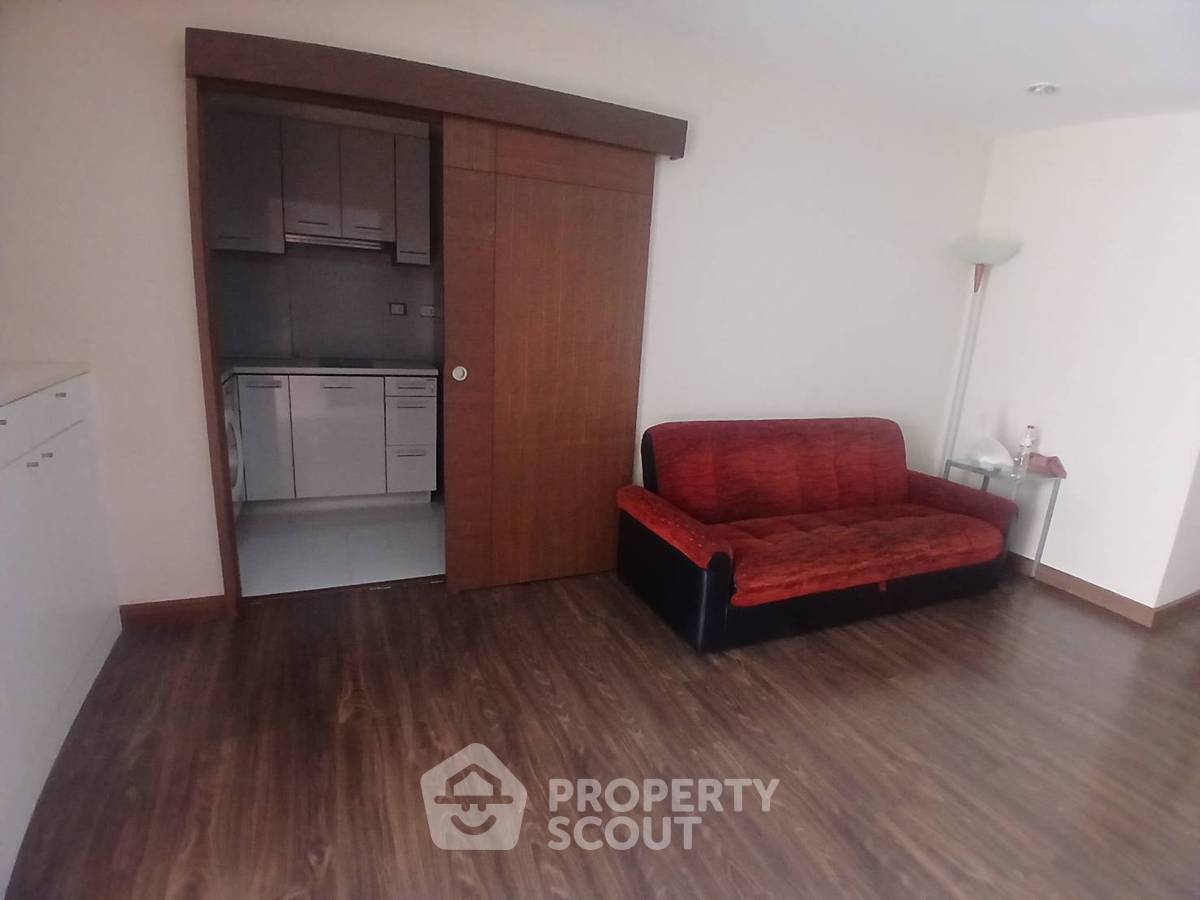 picture 1-BR Condo at Silom City Resort Condominium near BTS Chong Nonsi (ID 761449) - 2/12