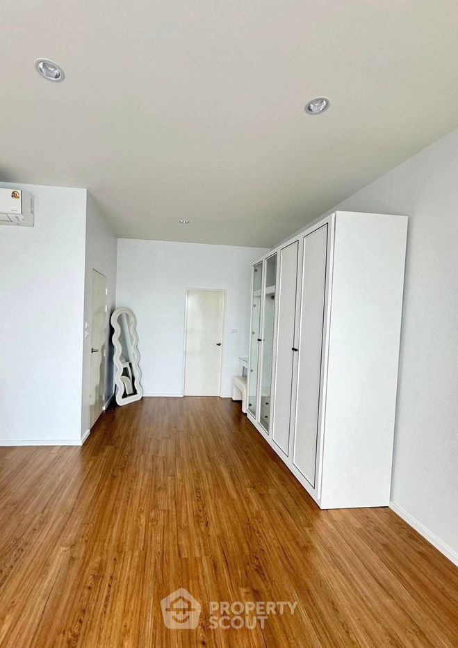 picture 3-BR Townhouse at Baan Klang Muang Rama 9-Krungthep Kreetha close to Suvarnabhumi Airport (ID 2285501) - 15/38