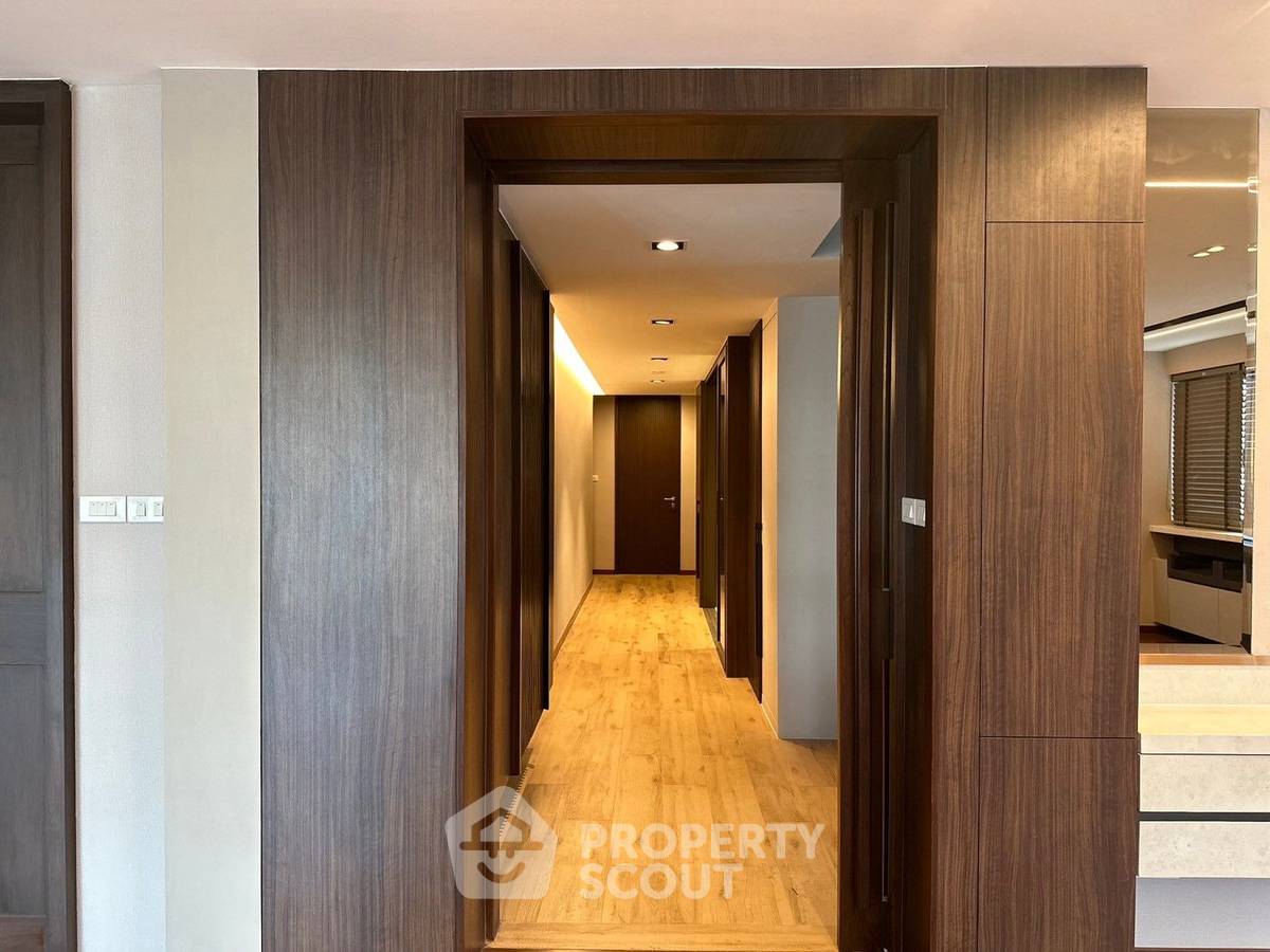 picture Renovated Duplex Penthouse next to BTS Ploen Chit (ID 2245572) - 5/16