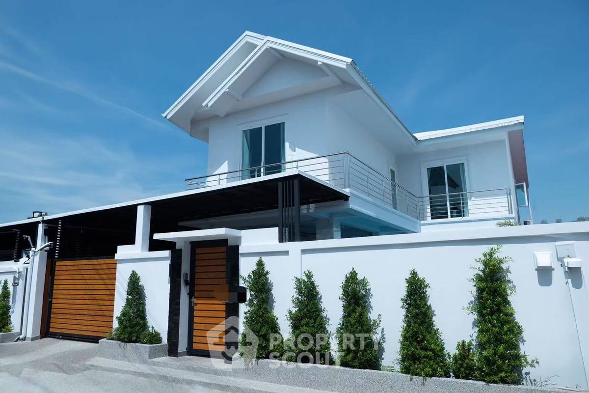 picture 4-BR Villa close to Pattaya South (ID 2106213) - 1/11