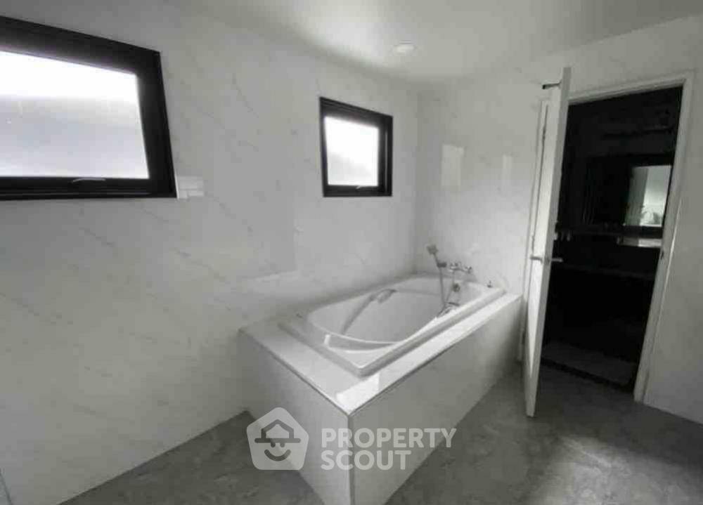 picture 3-BR House at Centro Ramintra-Chatuchot in O Ngoen (ID 1393973) - 32/43