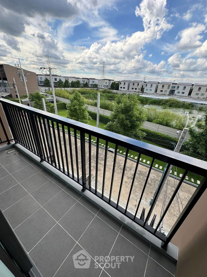 picture 3-BR Townhouse at Baan Klang Muang Rama 9-Krungthep Kreetha close to Suvarnabhumi Airport (ID 2285501) - 14/38