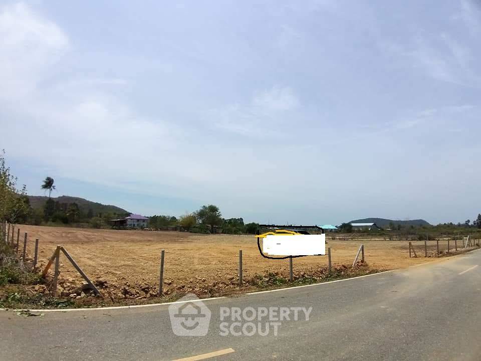 รูป ที่ดินสำหรับปล่อยขาย 4,800 ตารางเมตร แถว ใน สามร้อยยอด (ID 2286846) - รูปที่ 3/5