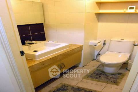 1-BR Condo at Grand Park View Asoke near MRT Sukhumvit (ID 2150020)