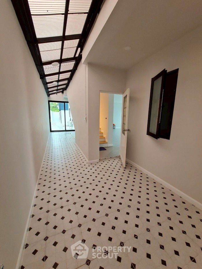 รูป วิลล่า 4-ห้องนอน ที่ ฮอร์สชู พ้อยท์ ใน โป่ง (ID 2109876) - รูปที่ 10/19