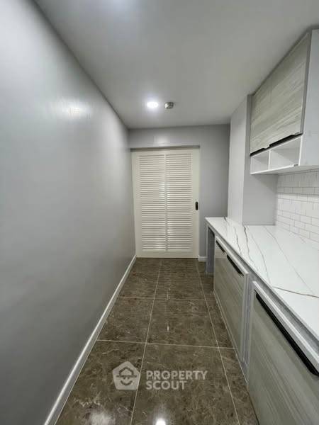 picture 3-BR Condo at Ruamjai Heights Condominium near ARL Makkasan (ID 2116132) - 17/28