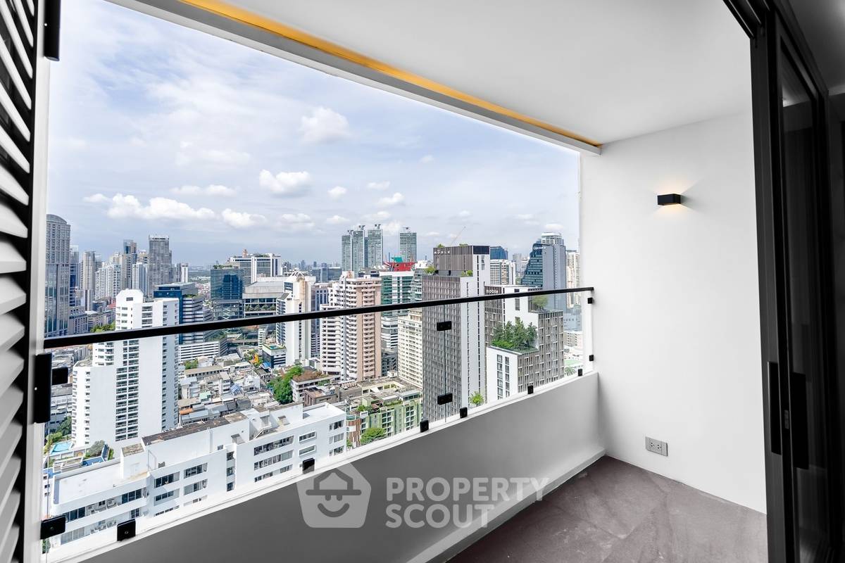 picture BRAND NEW PENTHOUSE WITH CITY AND RIVER VIEWS BEHIND EMQUARTIER IN PHROM PHONG (ID 1491574) - 31/40