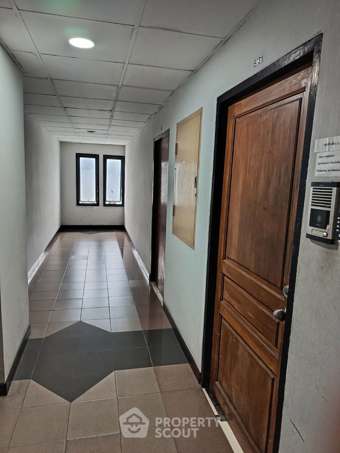 picture 3-BR Condo at Centurion Park near BTS Ari (ID 2136016) - 3/5