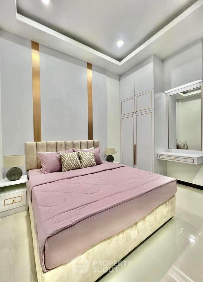 picture 3-BR Villa close to East Pattaya (ID 2155505) - 12/17