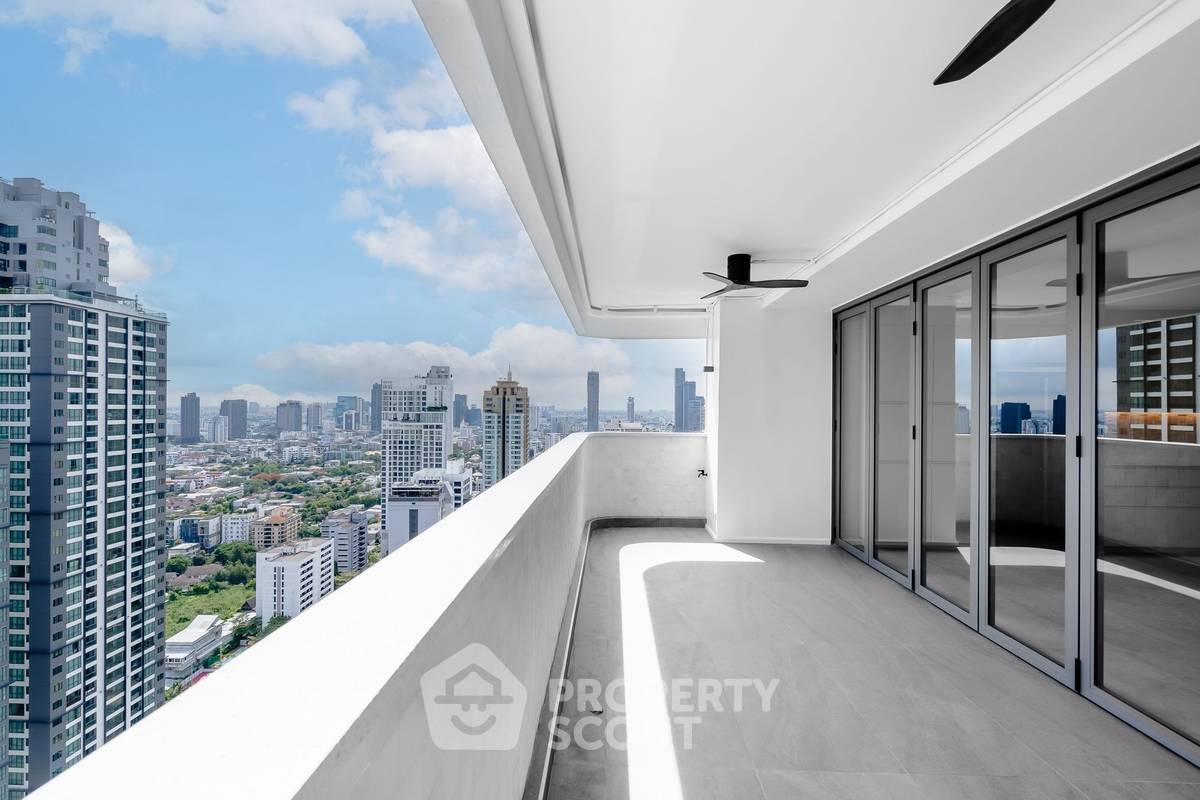 picture BRAND NEW PENTHOUSE WITH CITY AND RIVER VIEWS BEHIND EMQUARTIER IN PHROM PHONG (ID 1491574) - 10/40