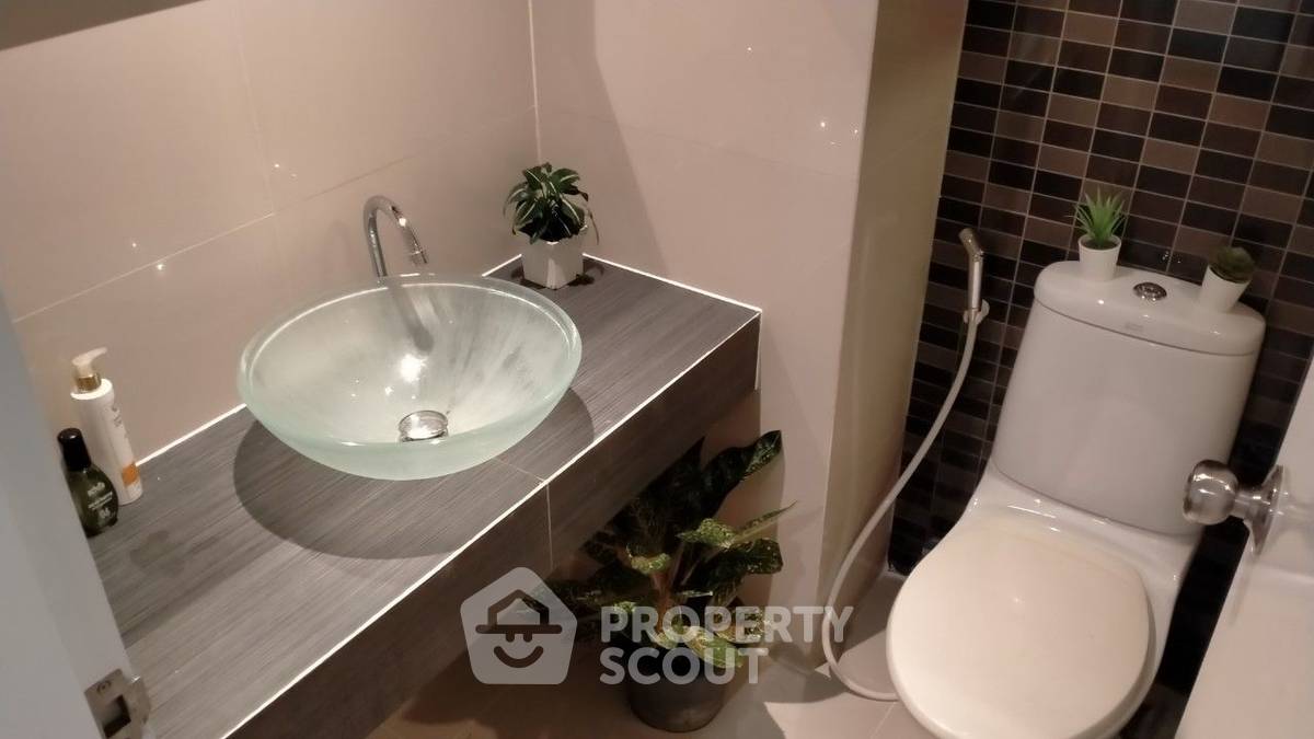 picture 1-BR Condo at J.W. Boulevard Srivara Condominium in Phlapphla (ID 2292564) - 16/19