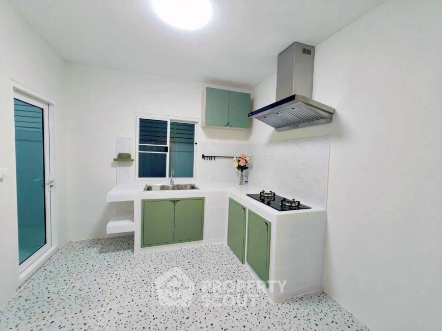 picture 4-BR Townhouse at Pruksa Ville 28 Wongwaen - Rattanathibet near MRT Talad Bang Yai (ID 2237368) - 3/7