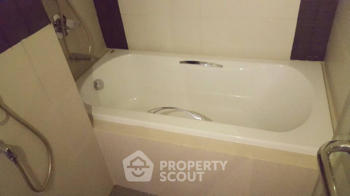 picture 2-BR Condo at The Crest Sukhumvit 49 near BTS Thong Lor (ID 993083) - 16/30
