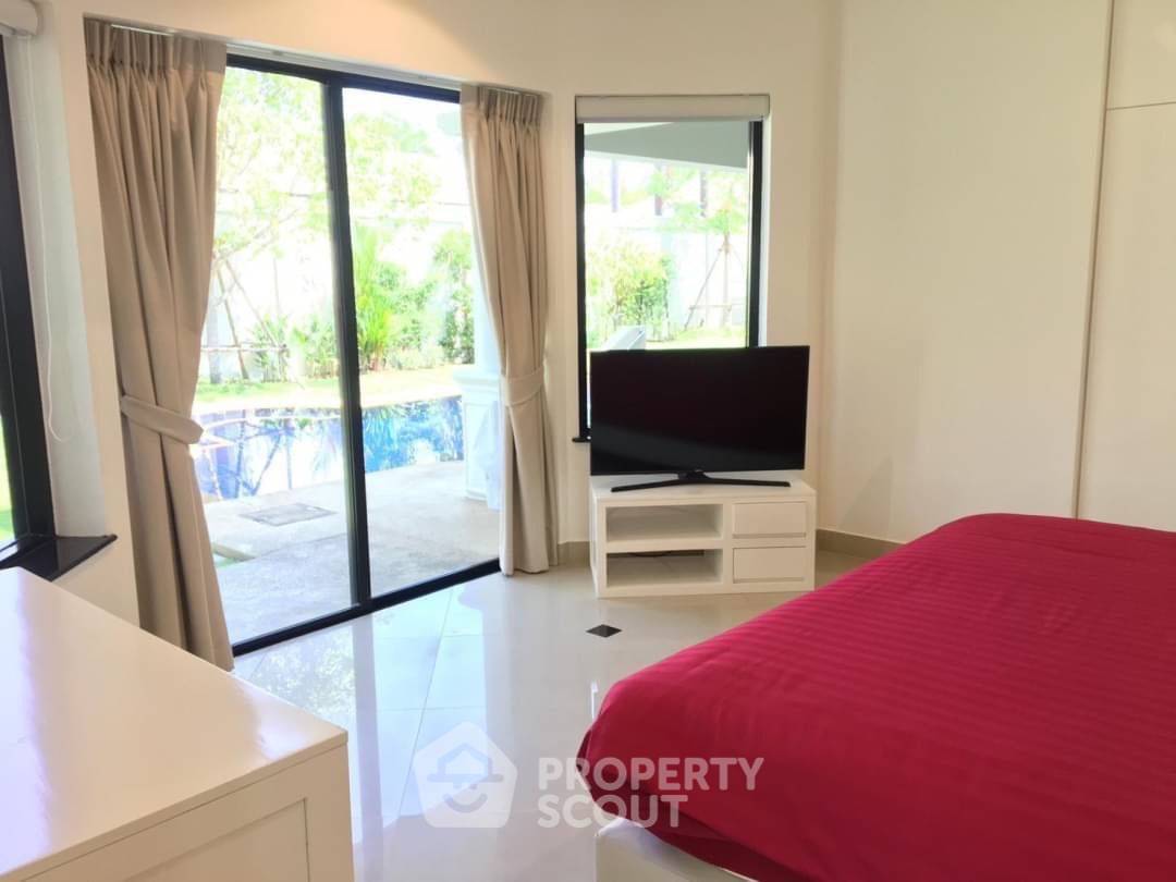 picture 4-BR Villa close to Pattaya South (ID 1540244) - 3/16
