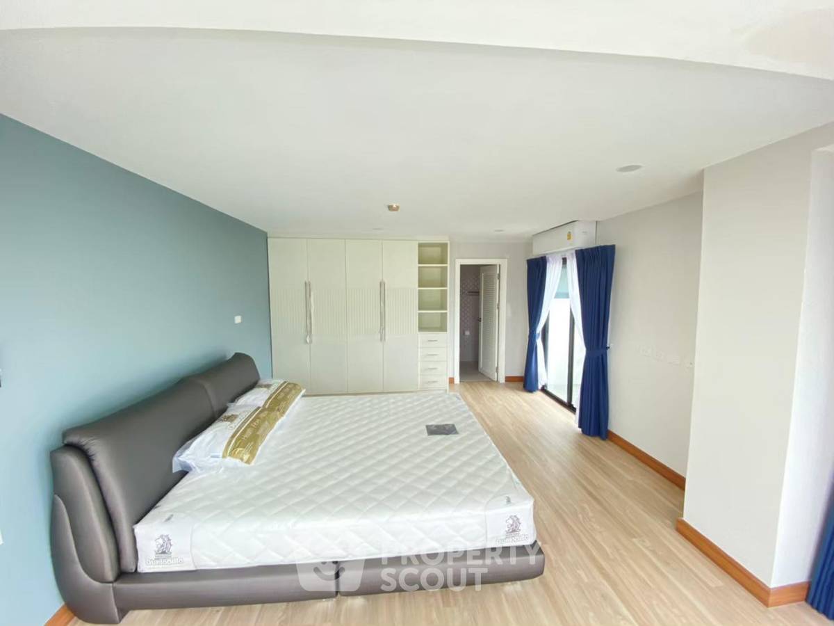 picture 3-BR Condo at Ruamjai Heights Condominium near ARL Makkasan (ID 2116132) - 24/28