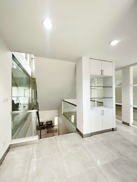 picture Commercial Space 4 Floors 800 sqm. near BTS Onnut, Lotus' and Expressway - 12/14