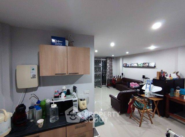 รูป ทาวน์เฮาท์ 3-ห้องนอน ที่ ดิ เอ็กซ์คลูซีฟ พัฒนาการ 44 ใน สวนหลวง (ID 2150567) - รูปที่ 3/8